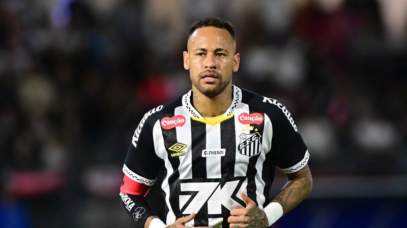 Neymar 6 ay daha Santos'ta