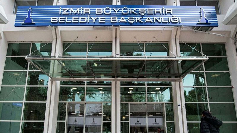 İzmir Büyükşehir Belediyesi’nde 228 kişi işten çıkarıldı