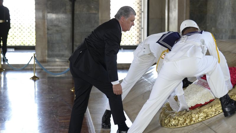 Beşiktaş'tan Anıtkabir'e ziyaret