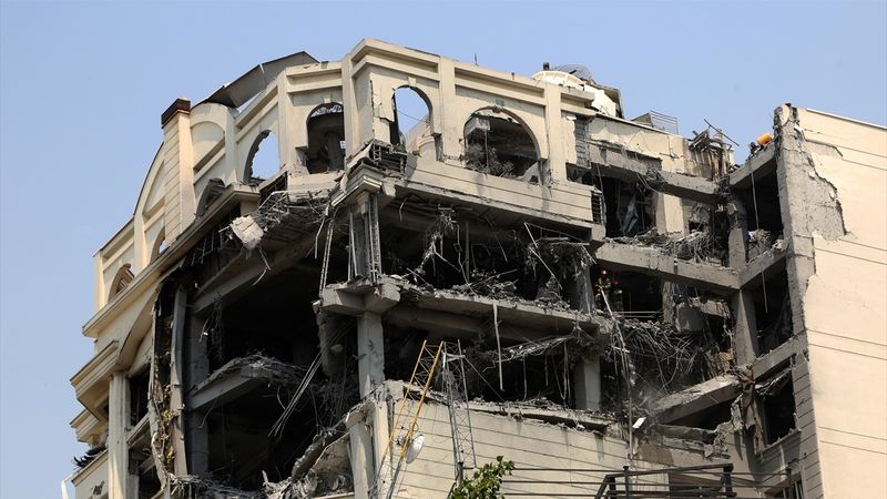 İran'ın Başkenti Tahran'da yaklaşık 332 bina İsrail'in saldırılarında hasar gördü