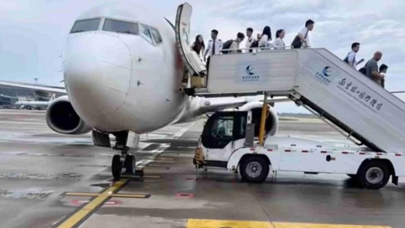 Çin'de yolcu uçağı zorunlu iniş yaptı