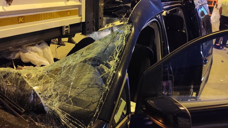 Çankırı'da hafif ticari araç park halindeki kamyona çarptı: 2 ölü, 3 yaralı