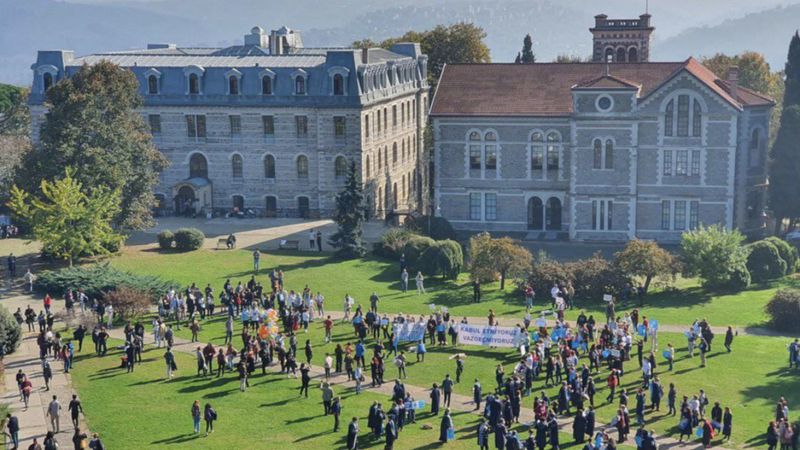 Boğaziçi Üniversitesi'nde iki fakülte kapatıldı