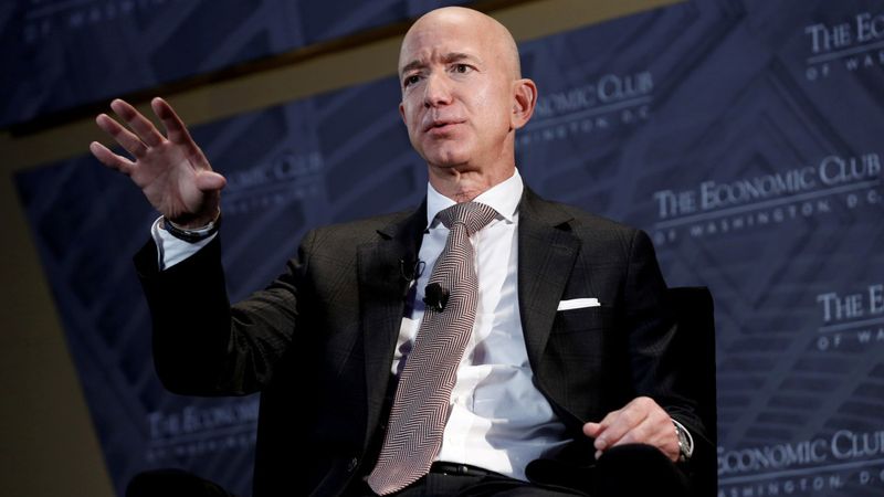 Çiçeği burnunda damat Bezos hisse sattı