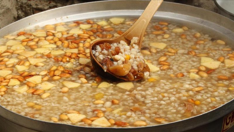 Aşureye kabuğunu atın, lezzetini zirveye çıkarın...