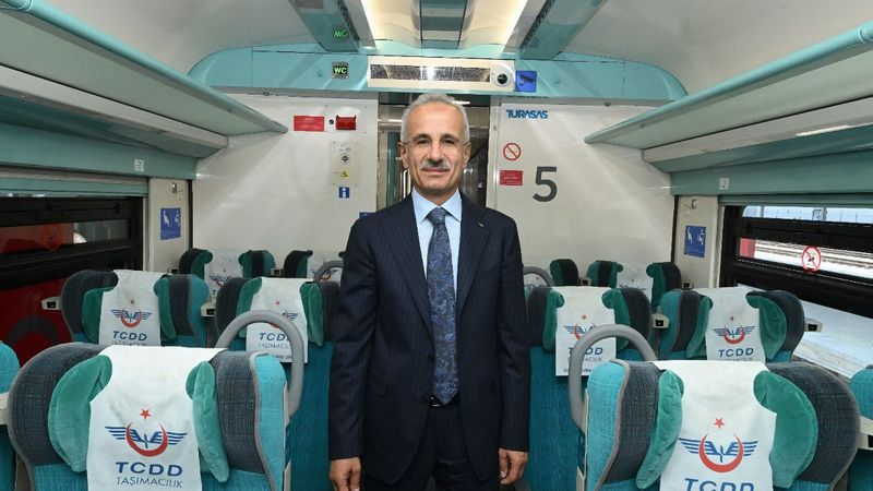 Abdulkadir Uraloğlu: YHT'ler 100 milyondan fazla yolcuya hizmet verdi