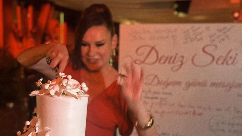 Deniz Seki yeni yaşını kutladı! 5 yıldır birlikte olduğu gizemli sevgilisi de yanında