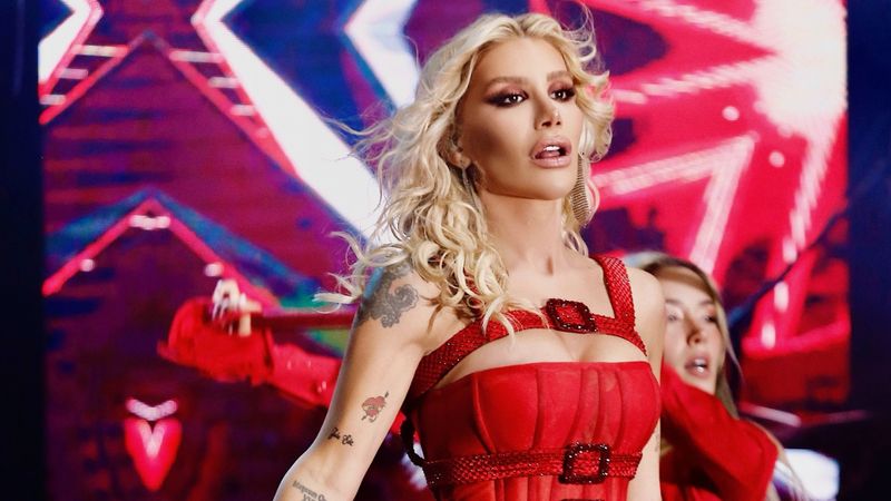 İrem Derici ile Melih Kunukçu aşkı bitti!  Sosyal medyadan birbirlerini sildiler