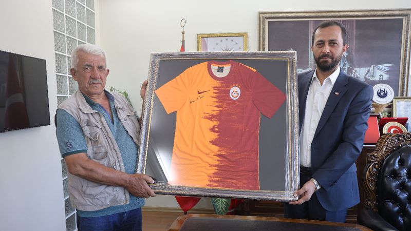 Şampiyonluk iddiasını kazanan Duran Amca, forma aldı