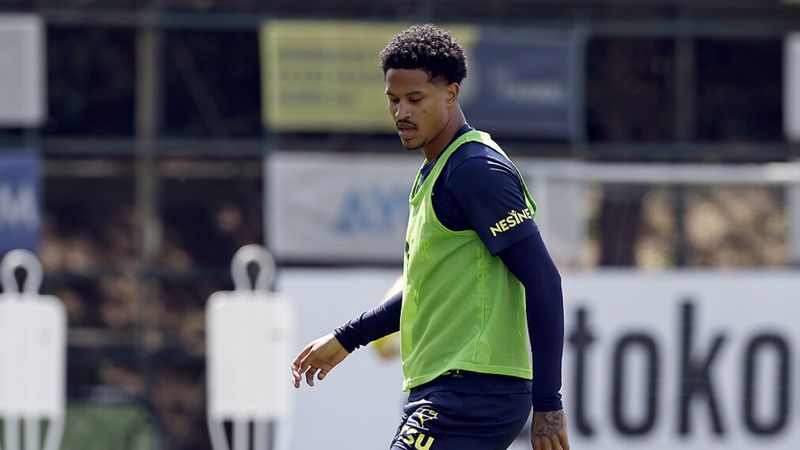 Fenerbahçe, Jayden Oosterwolde'nin sözleşmesini uzatıyor