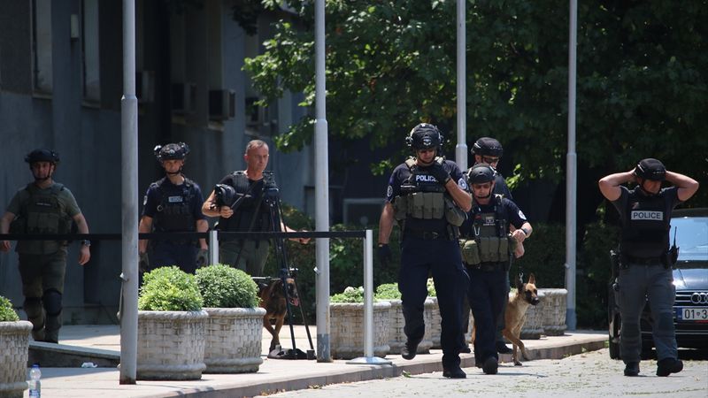 Kosova'da meclis, bomba ihbarı nedeniyle tahliye edildi