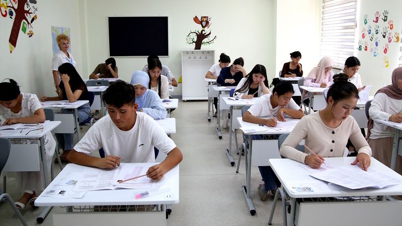 Kırgızistan-Türkiye Manas Üniversitesi'nin kabul sınavına 15 bin başvuru