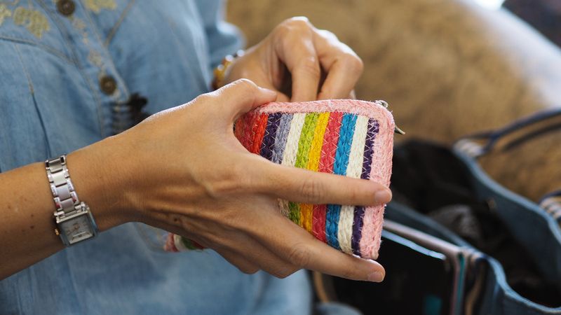 Doğru cüzdan rengi zenginlik getiriyor: Para ile olan bağınızı değiştirin