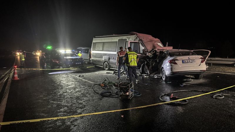 Ankara'da otomobil ile minibüs çarpıştı: 1 ölü