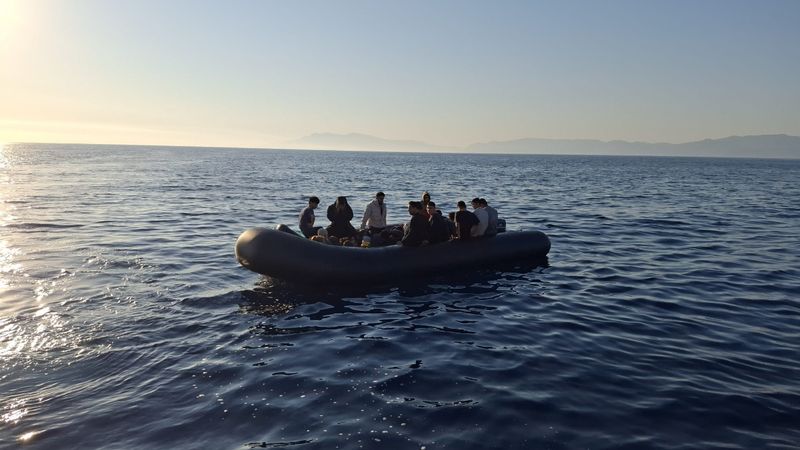 Çanakkale'de 23 kaçak göçmen kurtarıldı