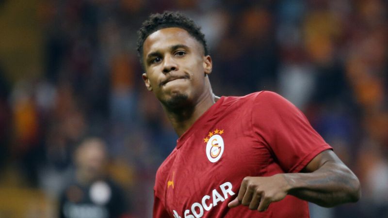 Milan, Ismail Jakobs'u transfer listesine aldı