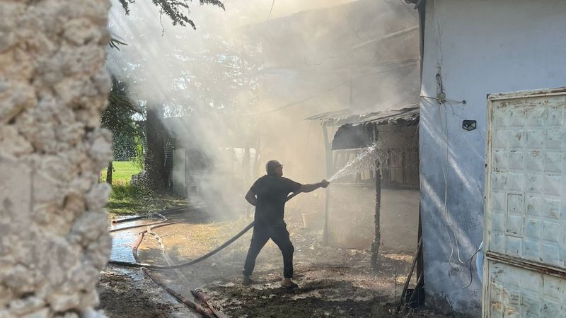 Isparta'da çöp yakmak isterken evlerini tutuşturdu