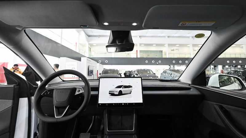 Elon Musk'ın yapay zeka modeli Grok, otomobillere geliyor