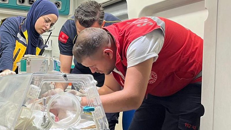 Muş'ta Selin bebek için ambulans uçak havalandı