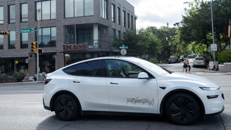 Elon Musk, Tesla’nın robotaksi hizmetini genişletiyor