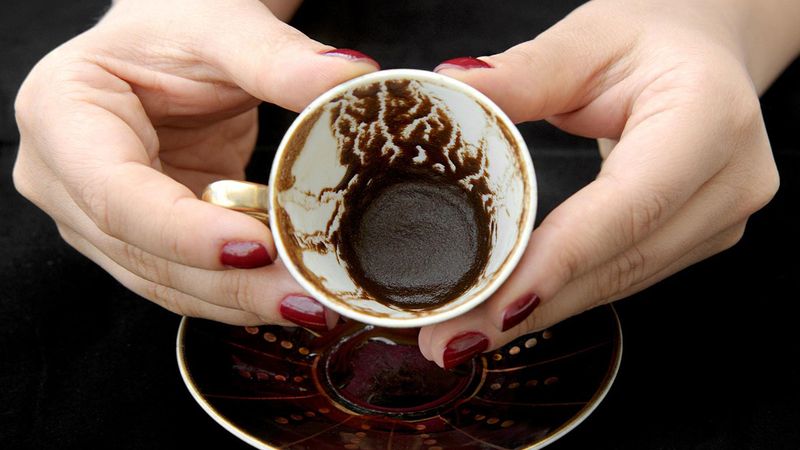 Fal bakmak yada baktırmak günah mıdır? İşte merak edilenler...