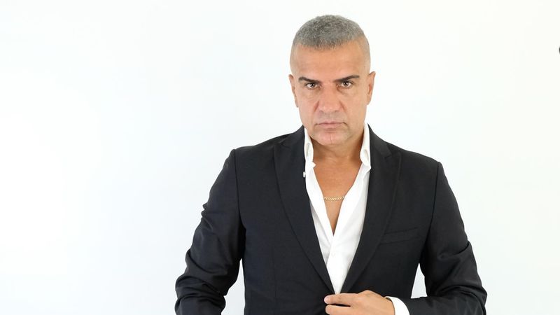 Şarkıcı Berdan Mardini'nin evi gündem oldu! 3 katlı villanın içinde her şey var