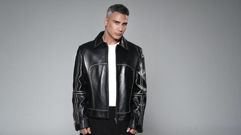 Şarkıcı Doğuş'tan nostaljik fotoğraf! 29 yıl önceki halini paylaştı!