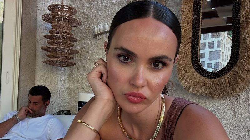 Volkan Demirel'in eşi Zeynep, küçüklük fotoğrafını yayınladı: 'Babasına benziyor diyeni engellerim'