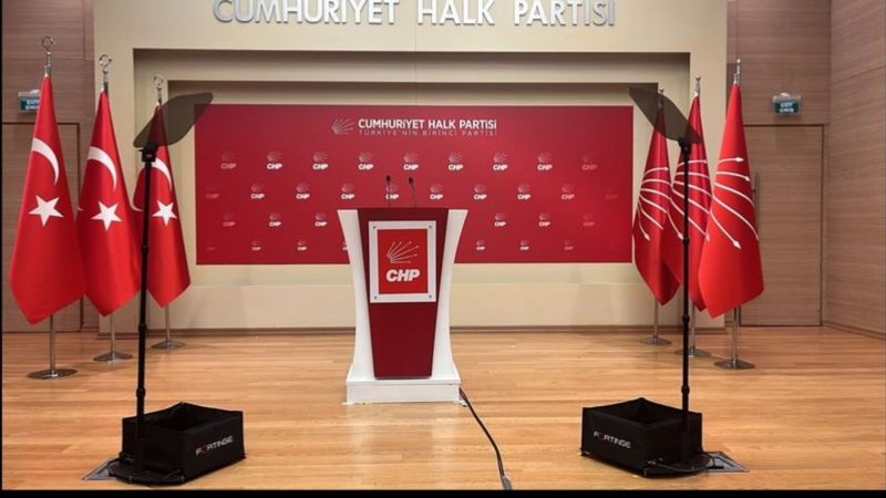 CHP'de basın açıklaması yapılan alan düzenlendi, Atatürk fotoğrafı kaldırıldı