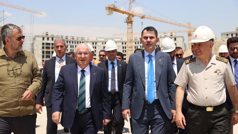 Murat Kurum ve Yaşar Güler, Ay Yıldız Yerleşkesi'ni inceledi