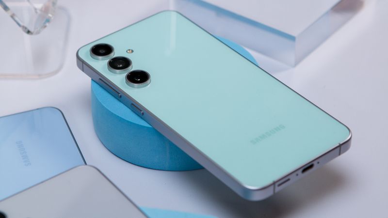 Samsung Galaxy S25 FE ve Galaxy Tab S11 Ultra'nın resmi görselleri ortaya çıktı