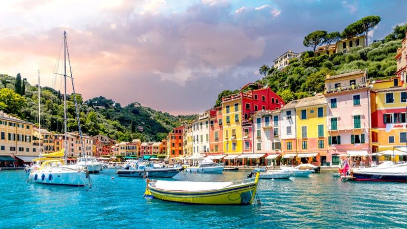 İtalya'nın lüks tatil cenneti Portofino’da bikiniyle gezmek yasaklandı