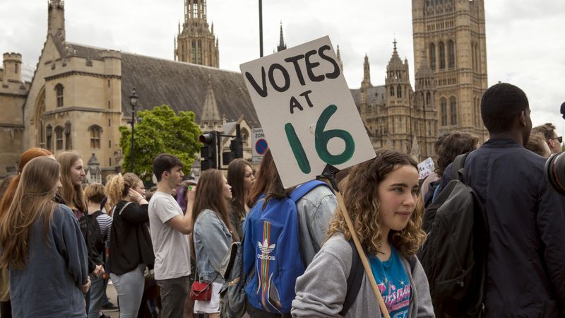 İngiltere'de tarihi seçim reformu: Oy kullanma yaşı 16'ya indi