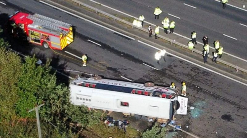 İngiltere’de okul otobüsü devrildi: 1 ölü, 2’si ağır 21 yaralı