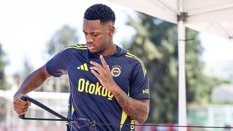 Jhon Duran, Fenerbahçe'de ilk antrenmanına çıktı