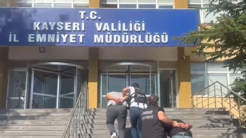 Kayseri'de midesinden uyuşturucu çıktı