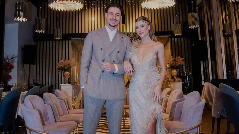 İstenmeyen gelindi! Futbolcu Enis Destan ve eşinden balayı pozları geldi