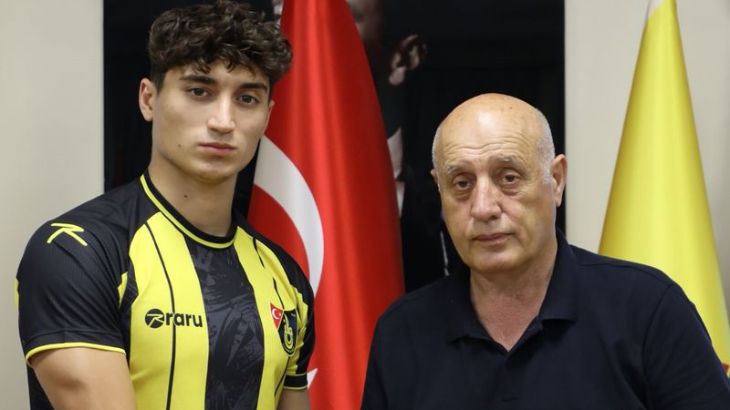 İstanbulspor, Ertuğrul Sandıkcı'ya imzayı attırdı