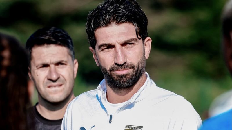 Burhan Eşer: Hedefi kovalayan takım oluşturuyoruz