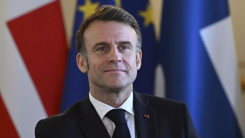 Macron AB'nin Rusya'ya uygulayacağı yeni yaptırım paketinden memnun