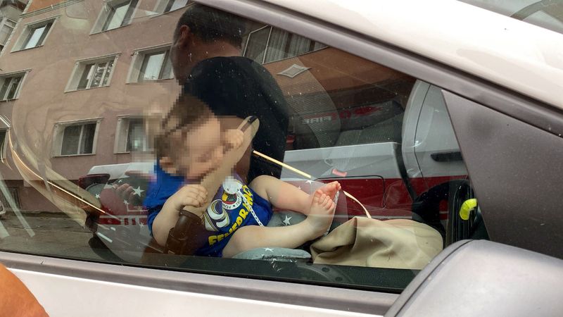 Tekirdağ'da 9 aylık bebek otomobilde mahsur kaldı