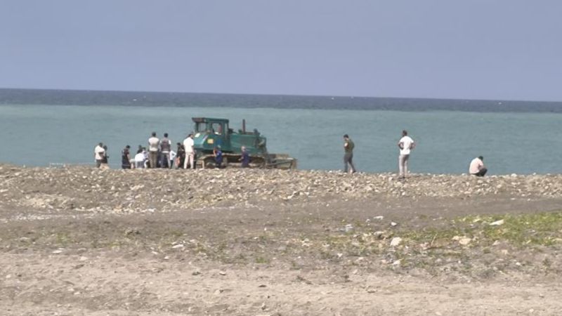 Kastamonu'da sahilde iş makinesinin çarptığı kadın hayatını kaybetti