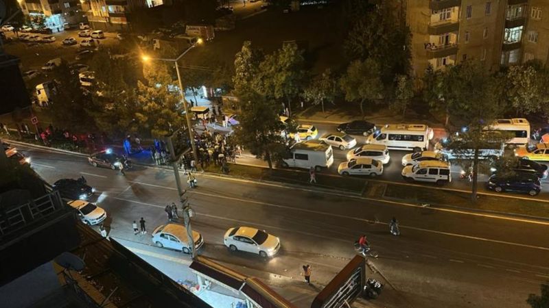 Diyarbakır'da motosikletli polisler kaza yaptı: 3 yaralı