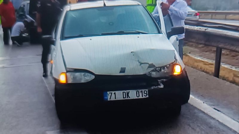 Kırıkkale'de iki otomobil çarpıştı: 5 yaralı