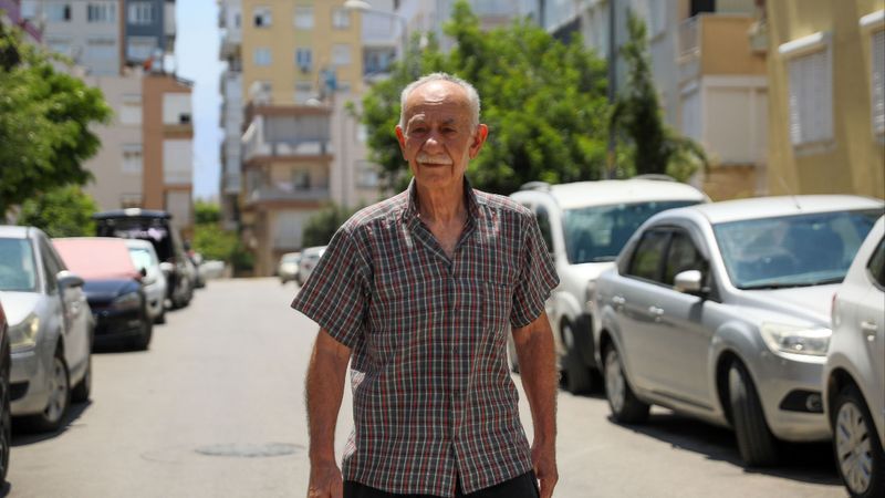 Antalya'da mahkeme tahliye kararı verdi: Dede 2 torunu ile kalacak yer arıyor