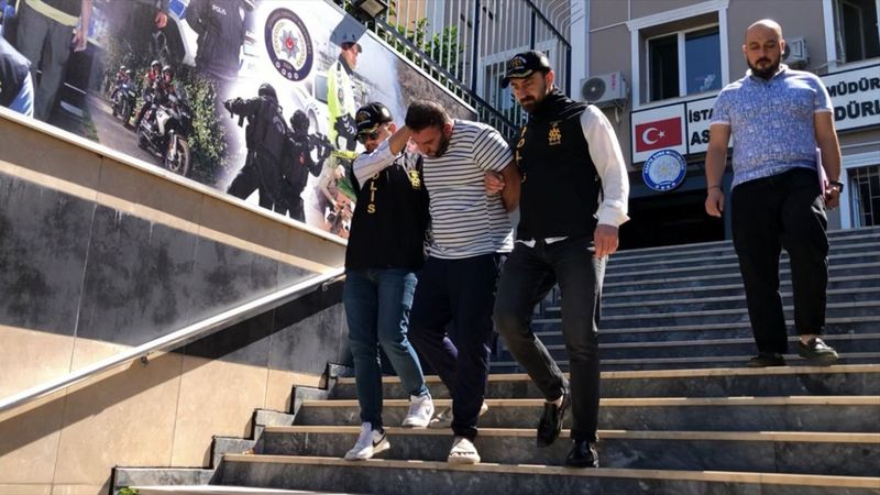 Fatih'te kuyumcudan 24 milyon lira değerinde altın çalan 3 zanlı tutuklandı