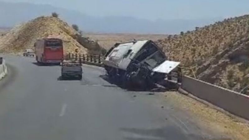 İran’da otobüs devrildi:  21 ölü, 34 yaralı