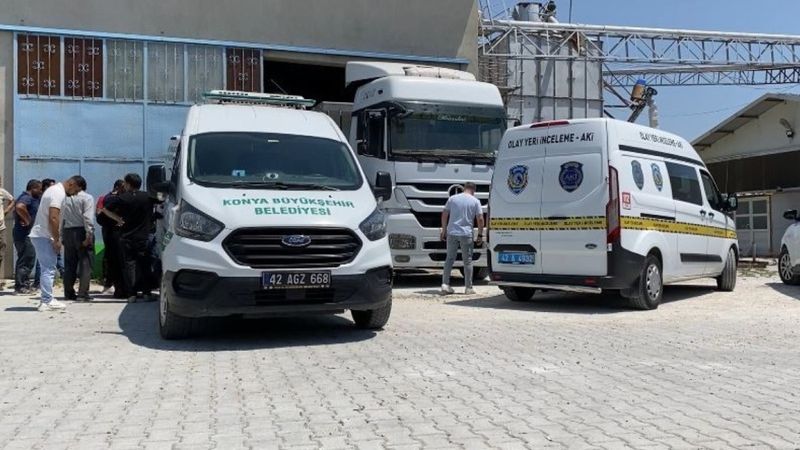 Konya'da tırdan boşaltılan yemlerin altında kalarak hayatını kaybetti