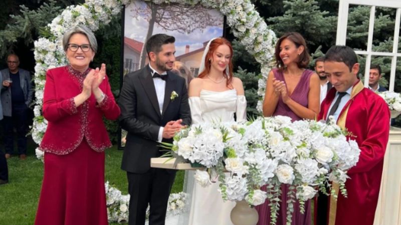 Meral Akşener yeni imajıyla görüntülendi