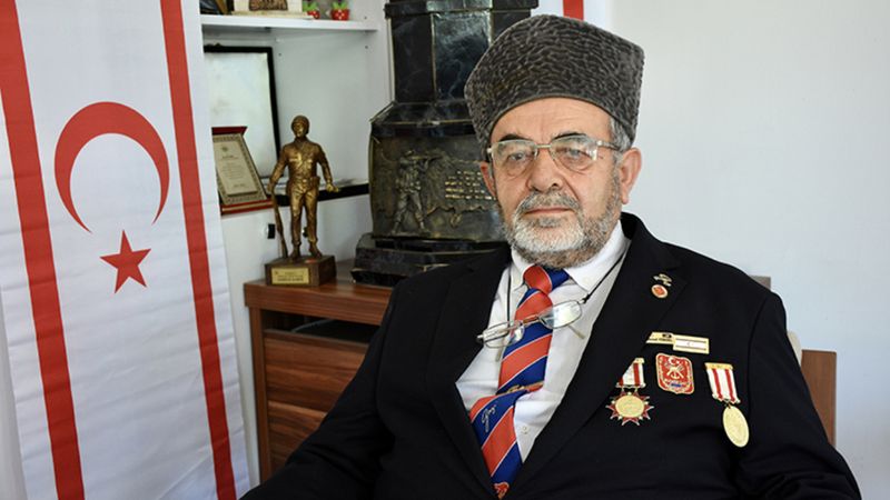 Kıbrıs'ta şiir yazmaya başlayan gazi, 250'den fazla şiiriyle anılarına ışık tutuyor